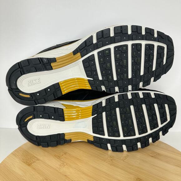 Athletic_Shoes